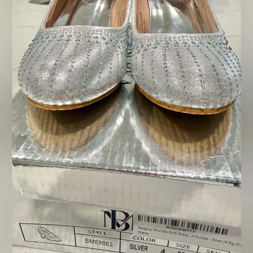 Badgley Mischka Silver Girls Dress Shoes-Size 4 - Picture 4 of 13